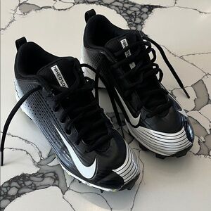 Nike BSBL Black and White Vapor Sports Football Cleats, Size 4